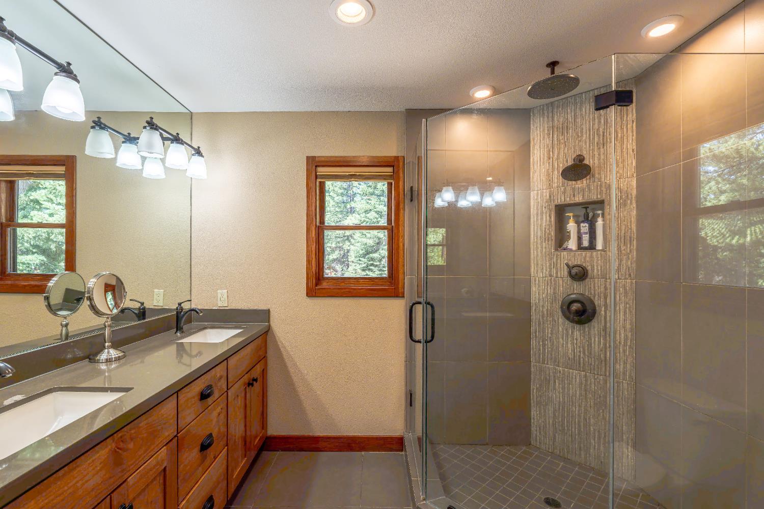 Detail Gallery Image 32 of 47 For 10854 Royal Crest Dr, Truckee,  CA 96161 - 2 Beds | 1/1 Baths