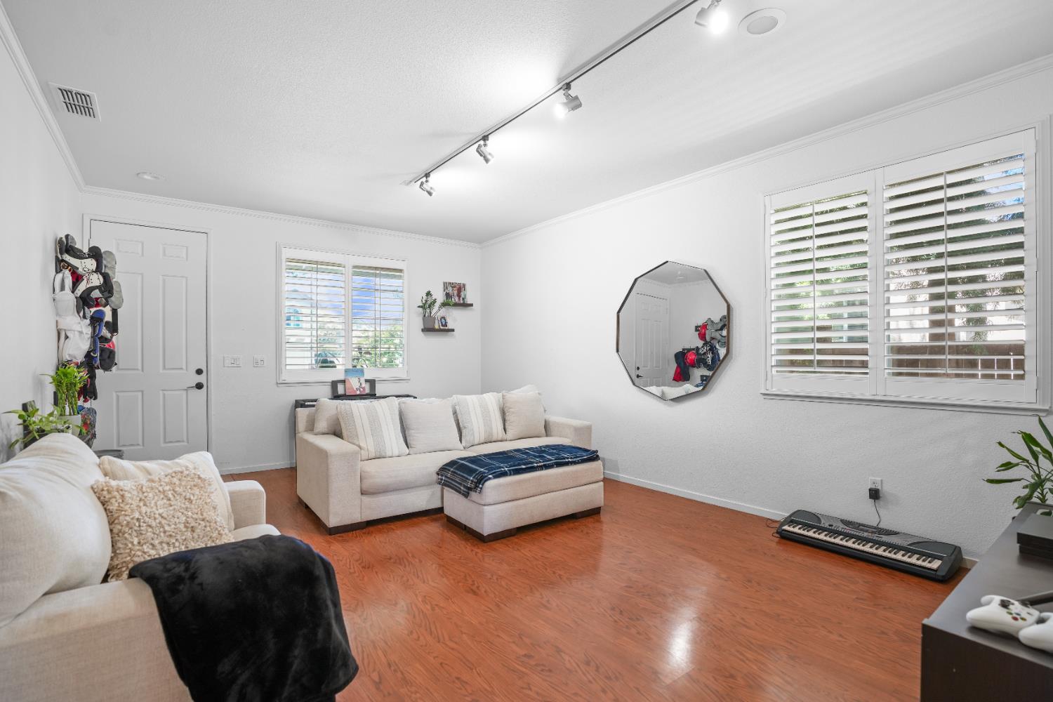Detail Gallery Image 6 of 33 For 6777 Brook Falls Cir, Stockton,  CA 95219 - 4 Beds | 3 Baths