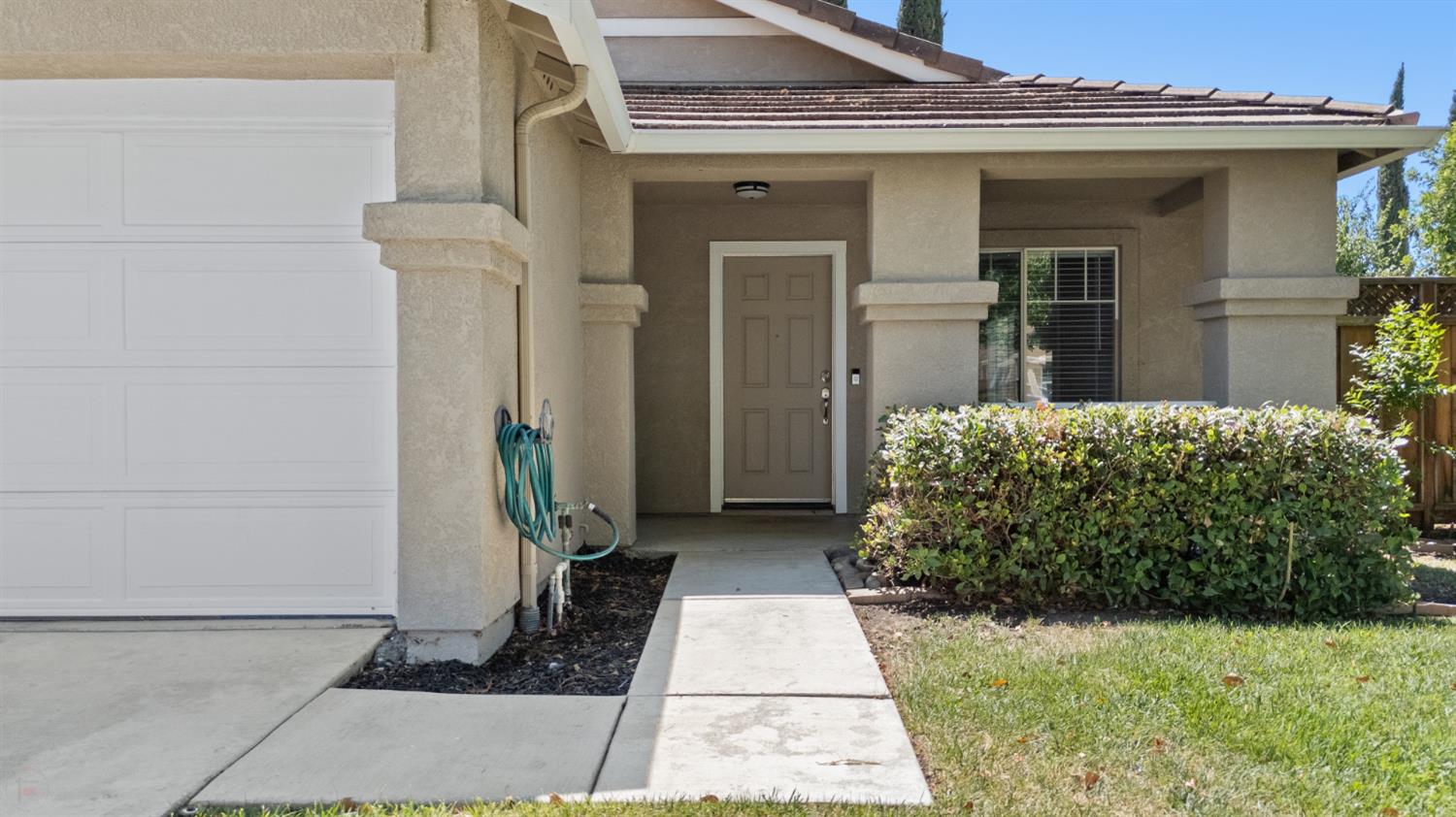 Detail Gallery Image 4 of 31 For 1566 Parkside Ct, Tracy,  CA 95376 - 3 Beds | 2 Baths