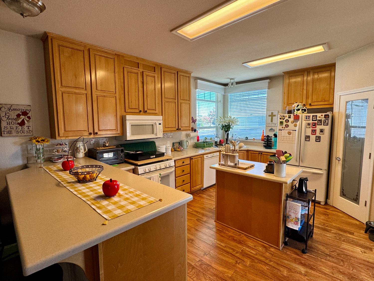Detail Gallery Image 3 of 17 For 1330 Queen Way 27, Livingston,  CA 95334 - 2 Beds | 3 Baths