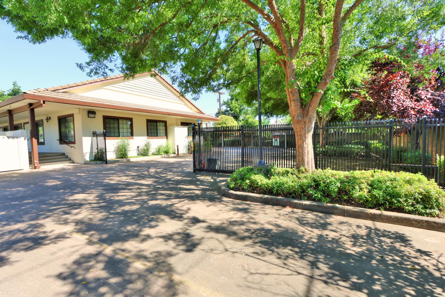 Detail Gallery Image 5 of 51 For 1601 Executive Ct, Sacramento,  CA 95864 - – Beds | – Baths