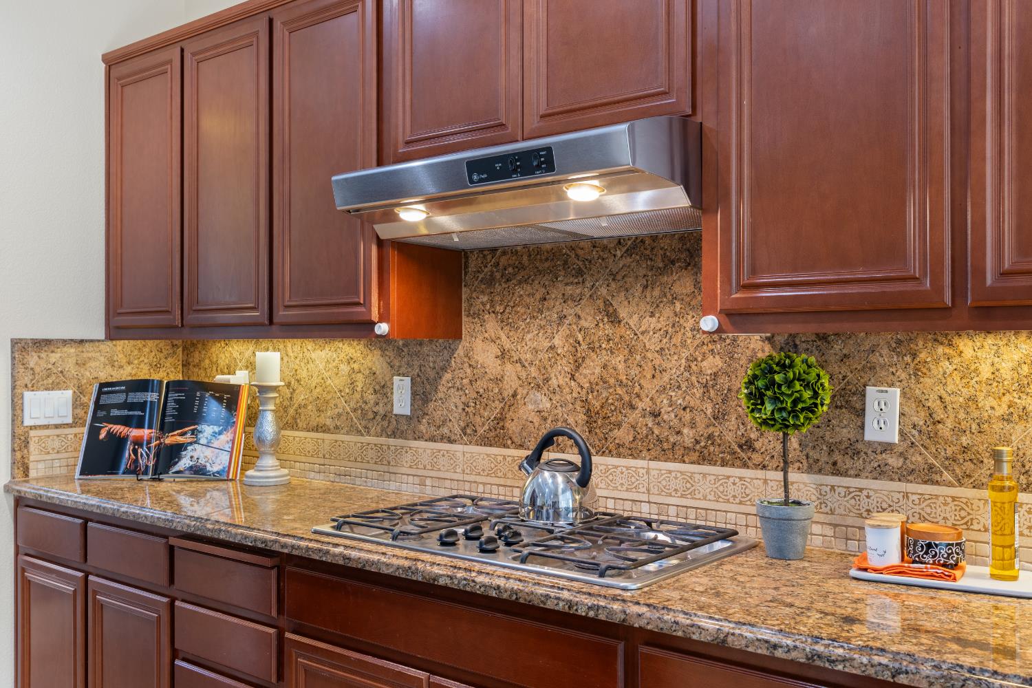 Detail Gallery Image 20 of 78 For 6904 Rio Tejo Way, Elk Grove,  CA 95757 - 5 Beds | 3 Baths