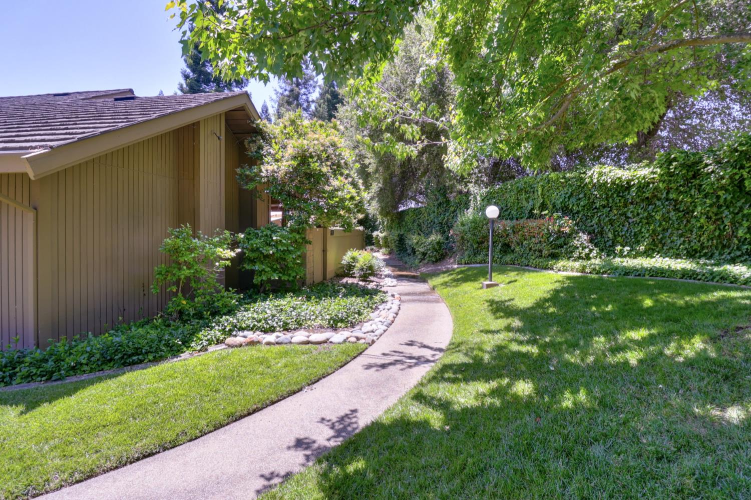 Detail Gallery Image 92 of 99 For 1911 Discovery Village Ln, Gold River,  CA 95670 - 2 Beds | 2 Baths