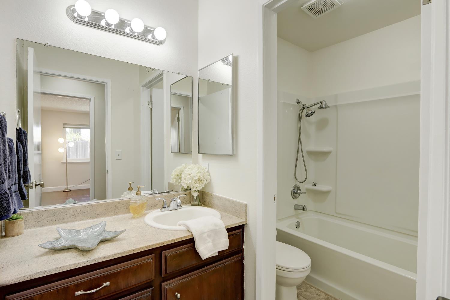 Detail Gallery Image 37 of 48 For 9013 Meadowsweet Way, Elk Grove,  CA 95624 - 4 Beds | 2 Baths