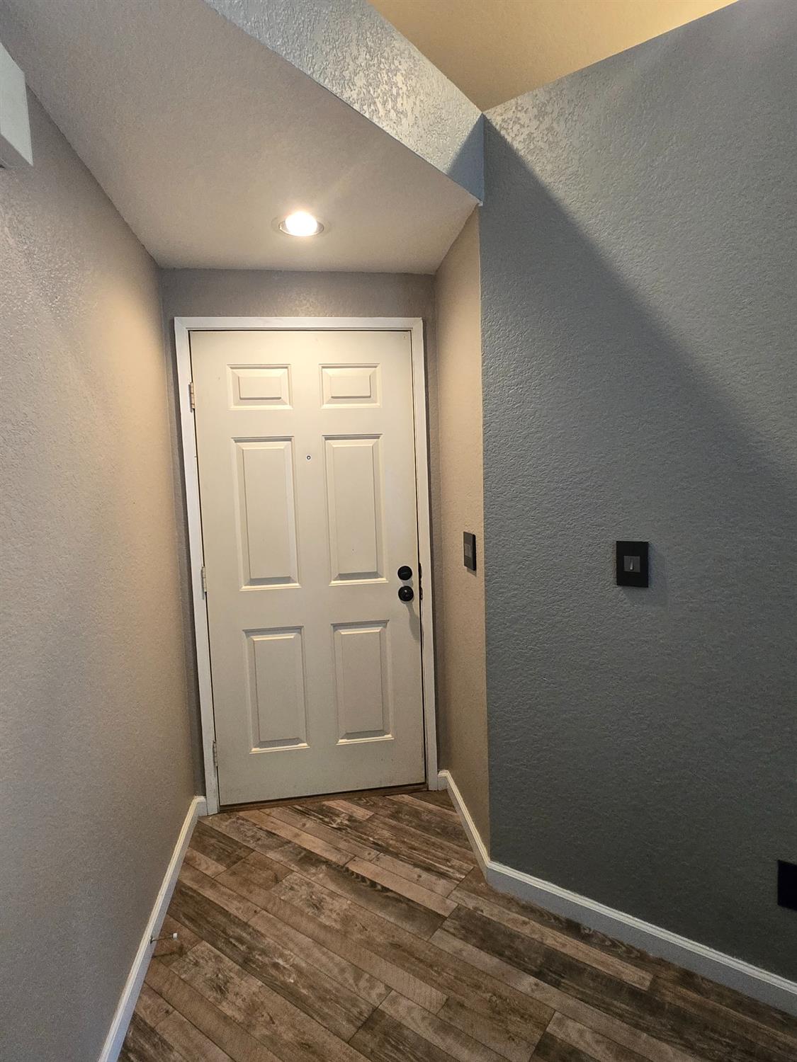 Detail Gallery Image 3 of 25 For 9388 Allendale Way, Sacramento,  CA 95829 - 3 Beds | 2 Baths