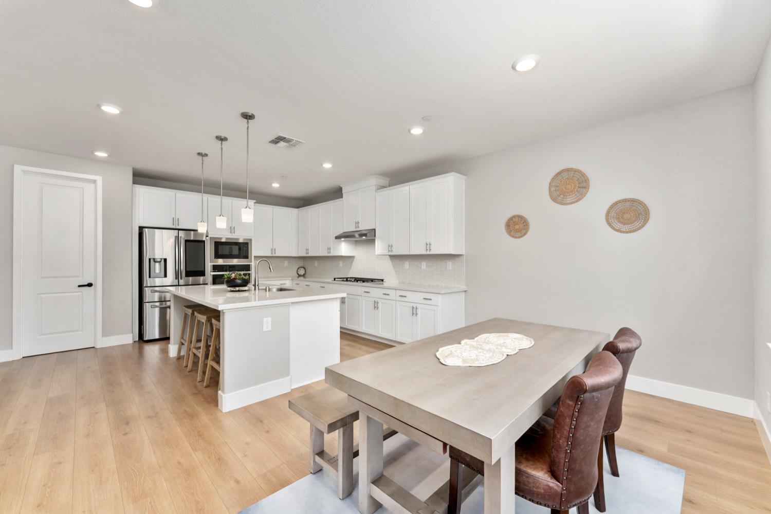 Detail Gallery Image 31 of 83 For 2073 Challenger Way, Roseville,  CA 95747 - 4 Beds | 3/1 Baths