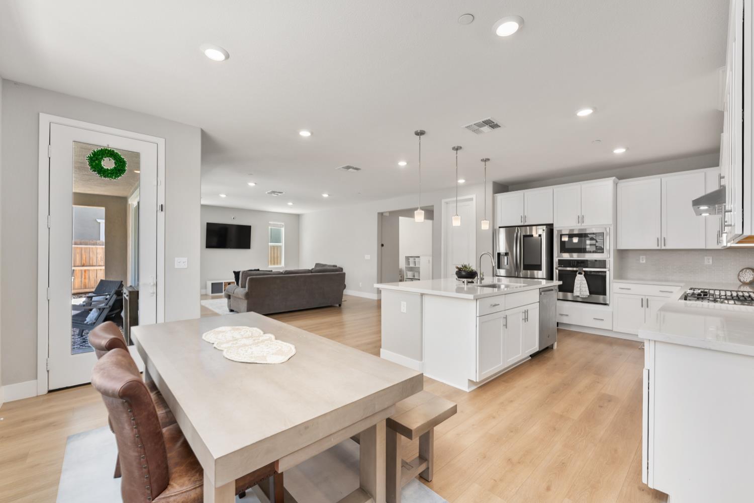 Detail Gallery Image 32 of 83 For 2073 Challenger Way, Roseville,  CA 95747 - 4 Beds | 3/1 Baths