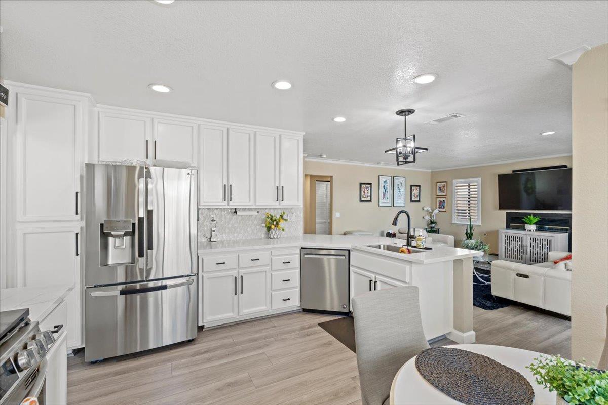 Detail Gallery Image 17 of 41 For 9128 Miners Creek Ct, Elk Grove,  CA 95758 - 4 Beds | 2/1 Baths