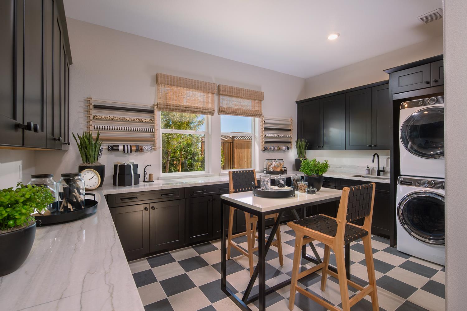 Detail Gallery Image 6 of 14 For 3186 Beatty Dr, El Dorado Hills,  CA 95762 - 4 Beds | 4/1 Baths