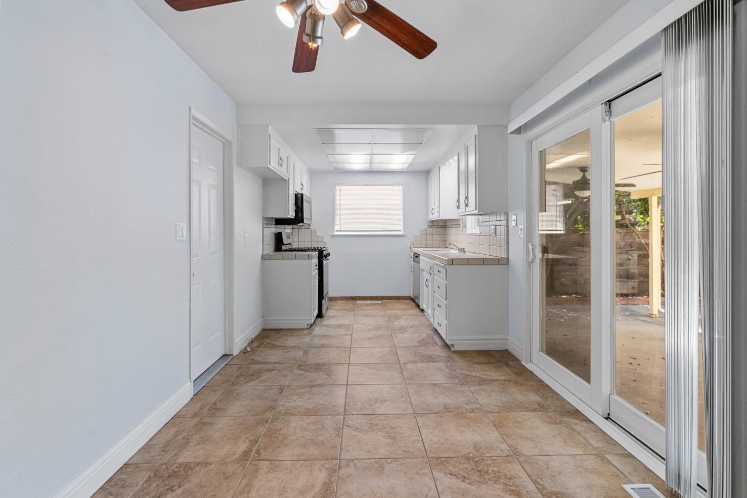 Detail Gallery Image 16 of 40 For 2040 Edgebrook Dr, Modesto,  CA 95354 - 3 Beds | 2 Baths