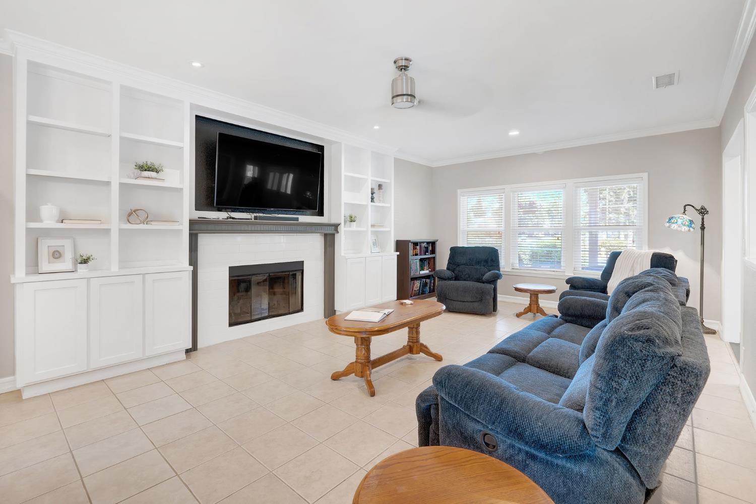 Detail Gallery Image 8 of 31 For 700 Fairview Dr, Woodland,  CA 95695 - 4 Beds | 2/1 Baths