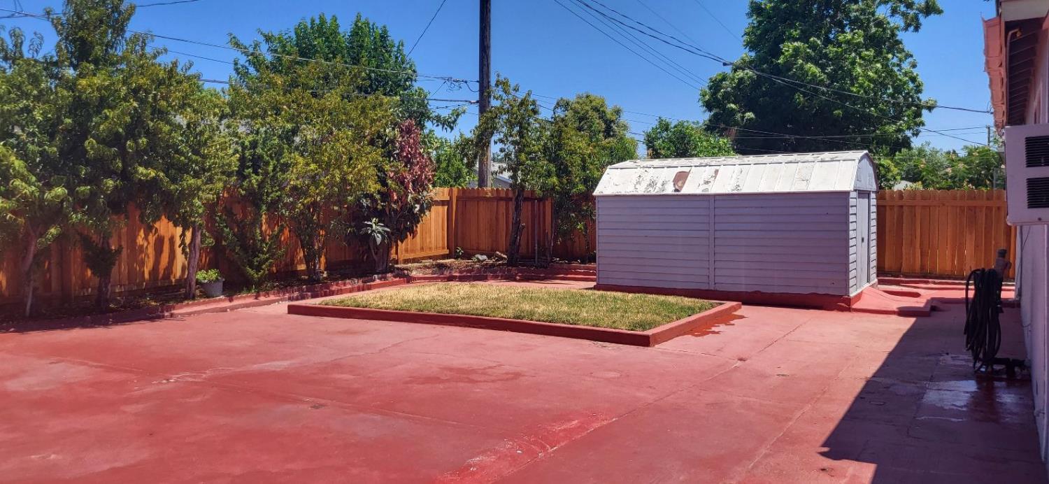 Detail Gallery Image 6 of 8 For 6801 38th Ave, Sacramento,  CA 95824 - 3 Beds | 1 Baths