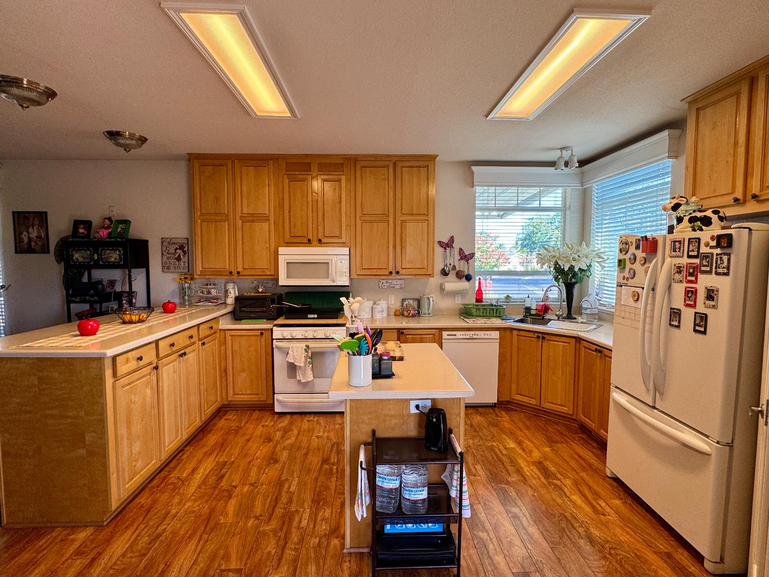 Detail Gallery Image 4 of 17 For 1330 Queen Way 27, Livingston,  CA 95334 - 2 Beds | 3 Baths