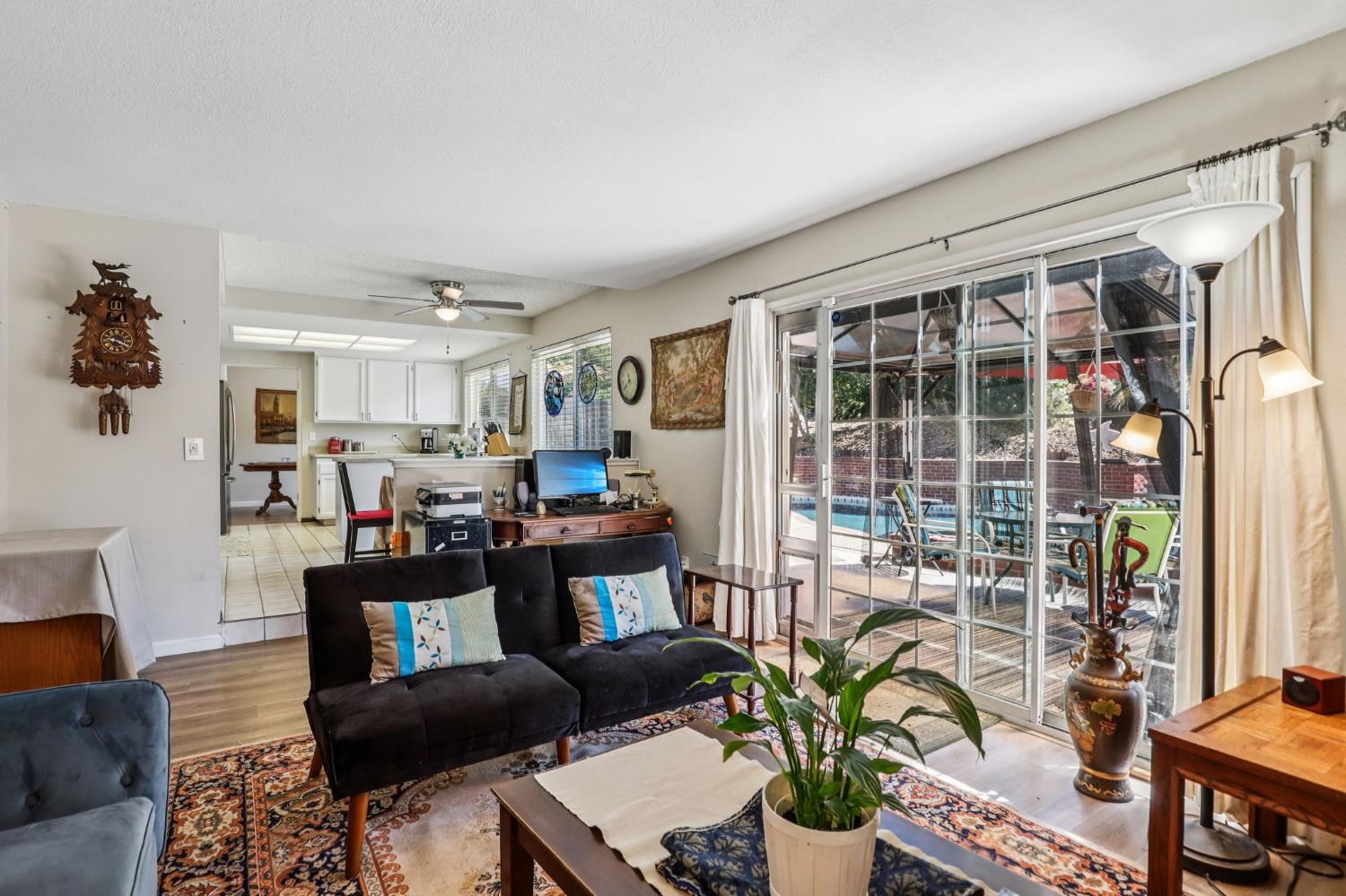 Detail Gallery Image 11 of 55 For 8058 Mesa Oak Way, Citrus Heights,  CA 95610 - 5 Beds | 3 Baths