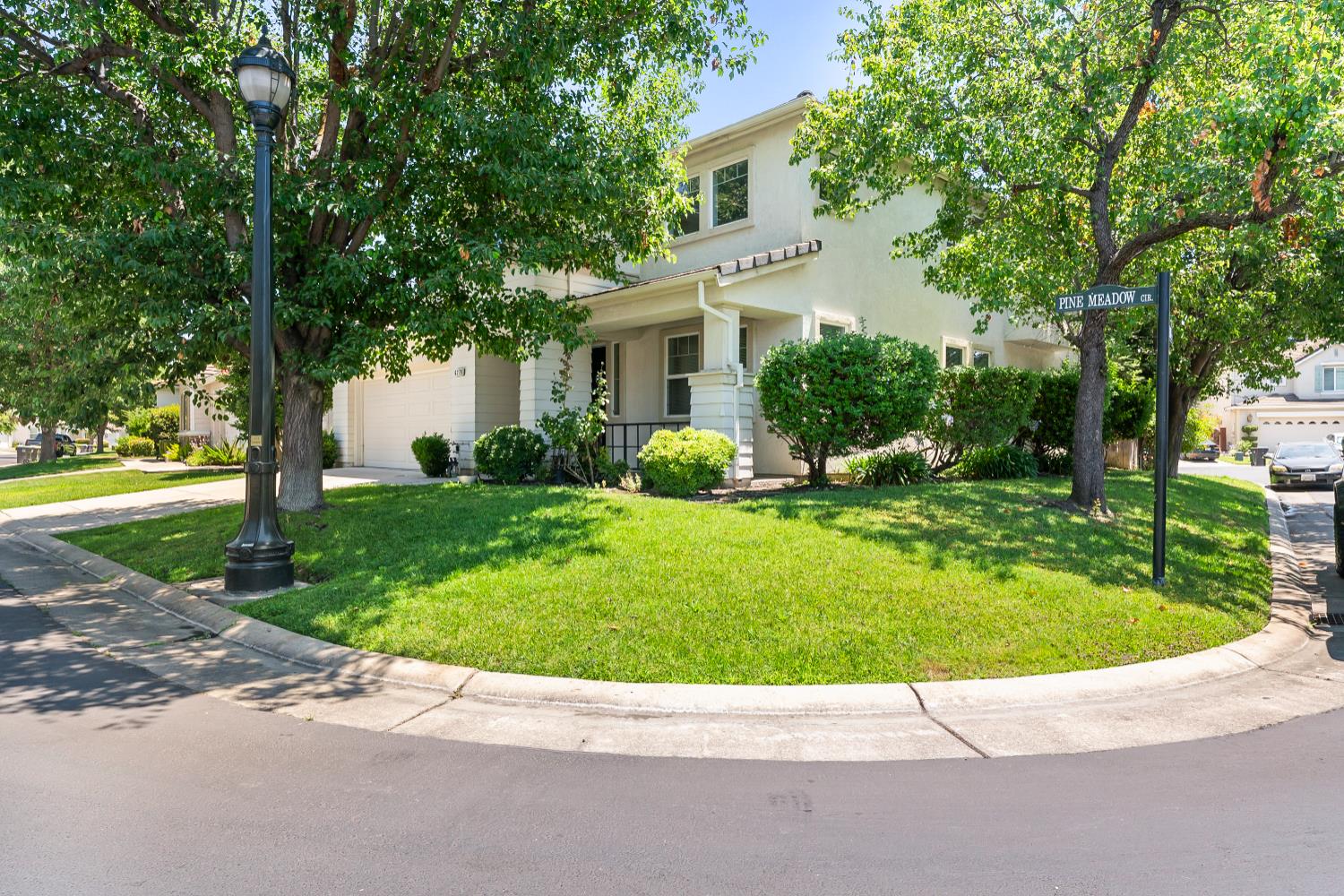 Detail Gallery Image 4 of 68 For 6279 Pine Meadow Cir, Stockton,  CA 95219 - 5 Beds | 3 Baths