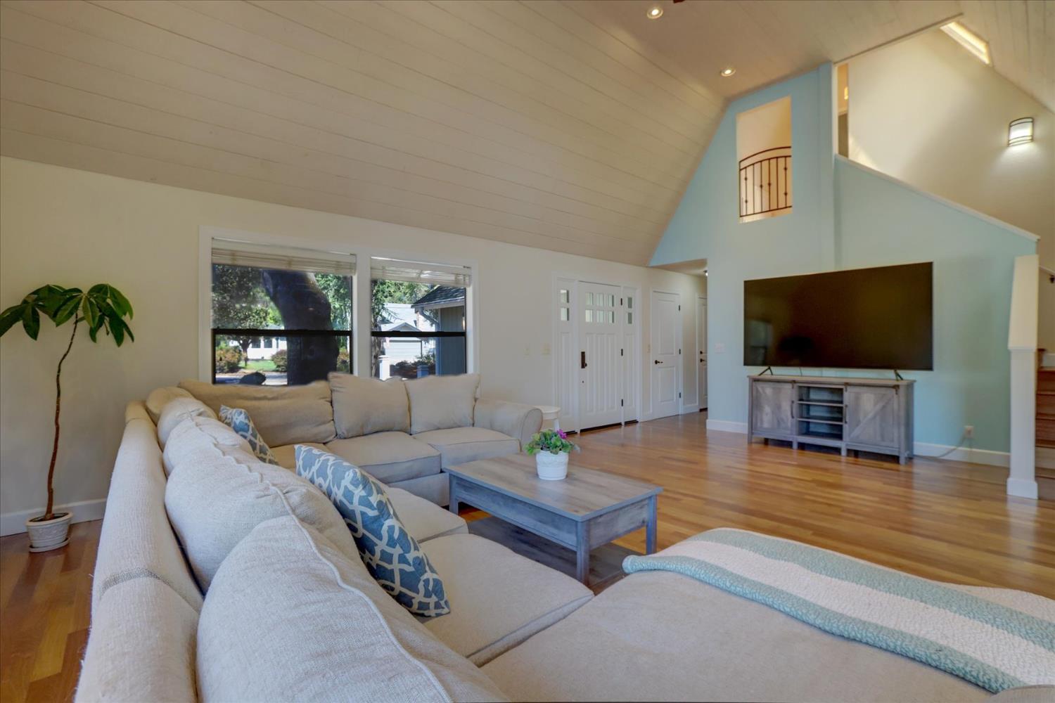 Detail Gallery Image 6 of 65 For 14051 Strawberry Cir, Penn Valley,  CA 95946 - 3 Beds | 3/1 Baths