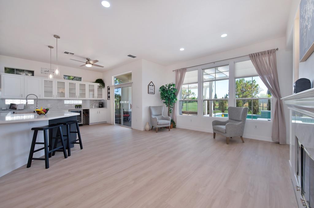 Detail Gallery Image 13 of 62 For 7576 Whistlestop Way, Roseville,  CA 95747 - 3 Beds | 2/1 Baths