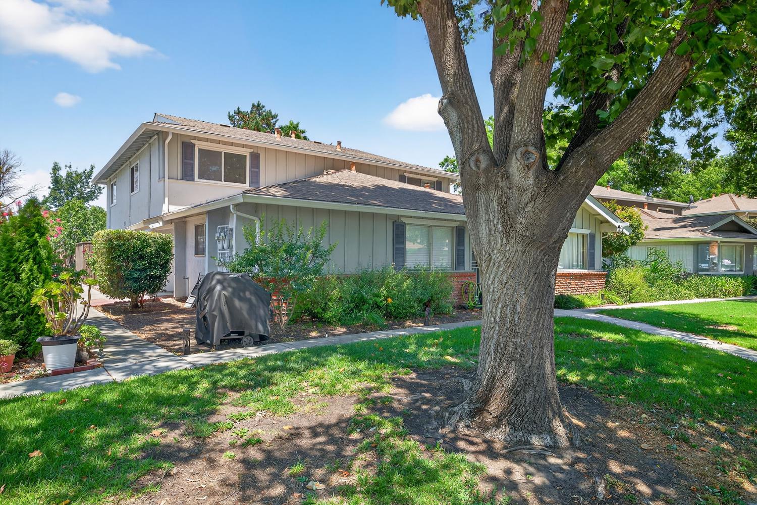 Detail Gallery Image 2 of 49 For 1447 Del Rio Cir #C,  Concord,  CA 94518 - 2 Beds | 1 Baths