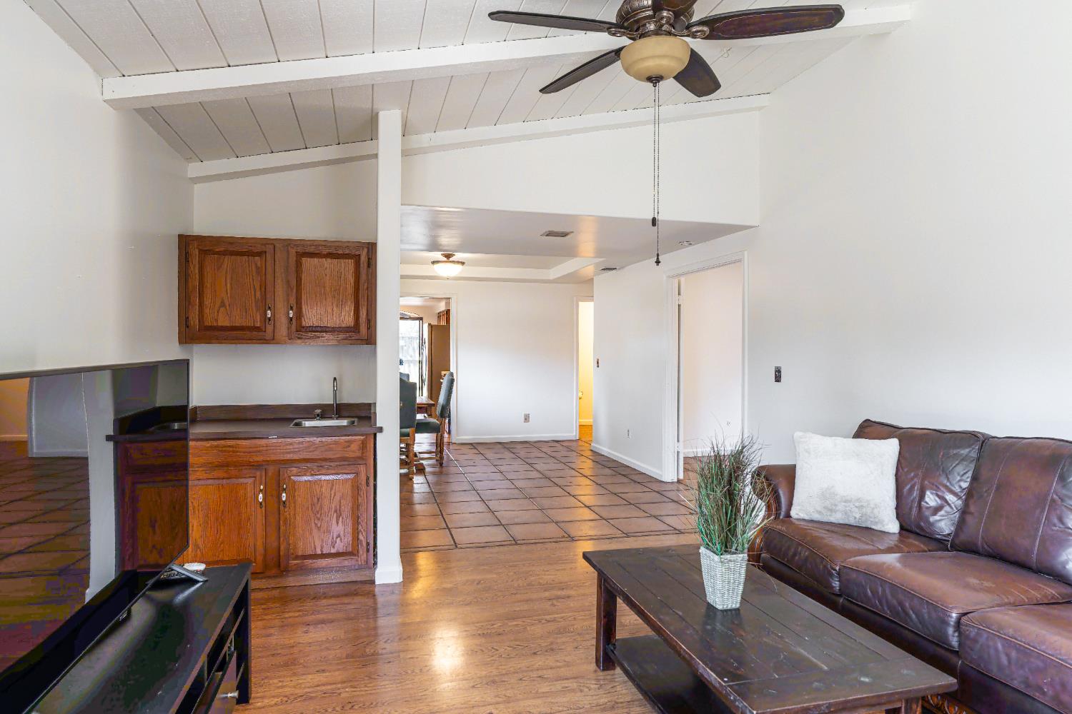 Detail Gallery Image 10 of 47 For 8140 Maderia Port Ln, Fair Oaks,  CA 95628 - 2 Beds | 2 Baths