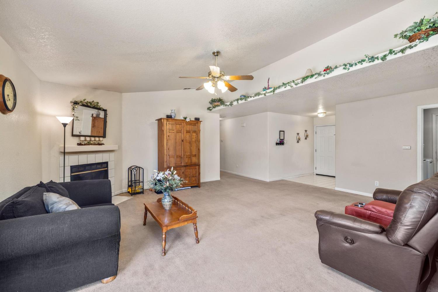 Detail Gallery Image 10 of 34 For 1637 Fantasy Ct, Modesto,  CA 95351 - 3 Beds | 2 Baths