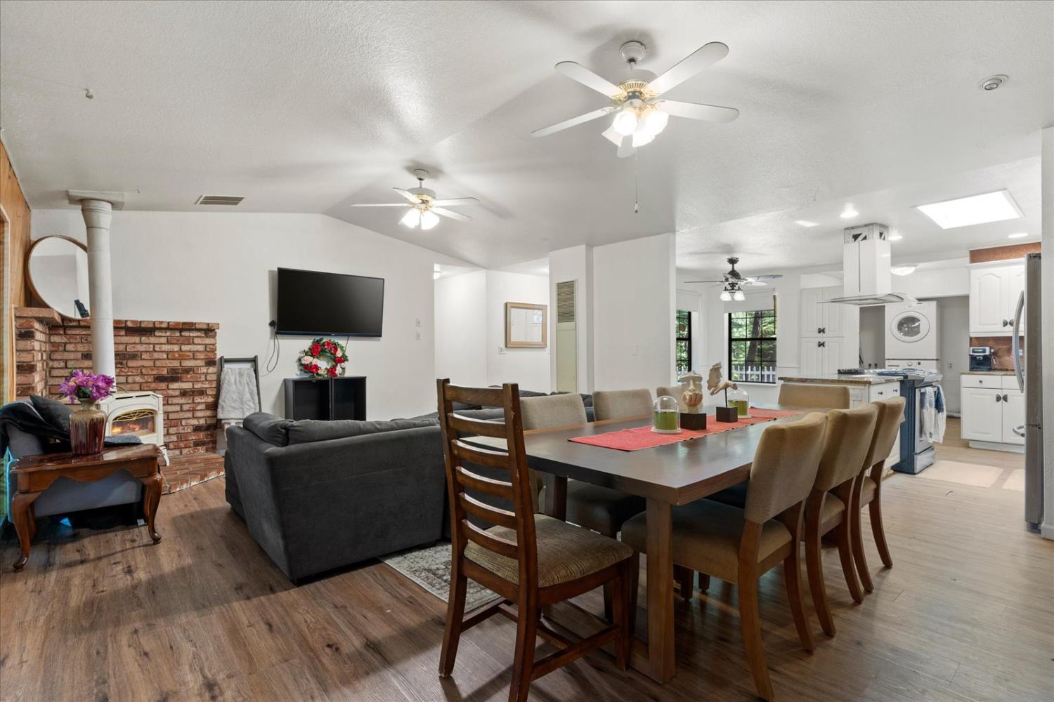Detail Gallery Image 13 of 58 For 3205 Castlewood Cir, Pollock Pines,  CA 95726 - 3 Beds | 2 Baths