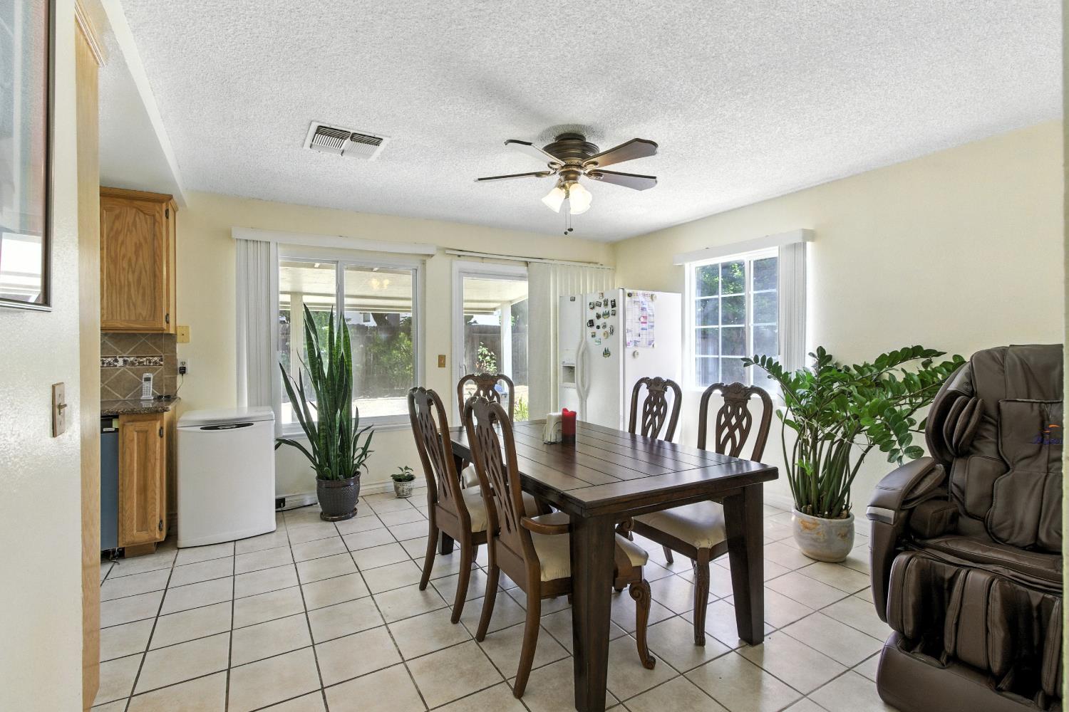 Detail Gallery Image 13 of 38 For 3347 Calico Ct, Sacramento,  CA 95826 - 4 Beds | 2/1 Baths