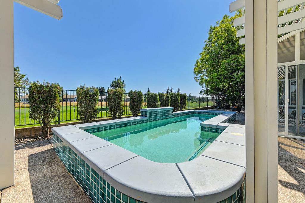 Detail Gallery Image 47 of 62 For 7576 Whistlestop Way, Roseville,  CA 95747 - 3 Beds | 2/1 Baths