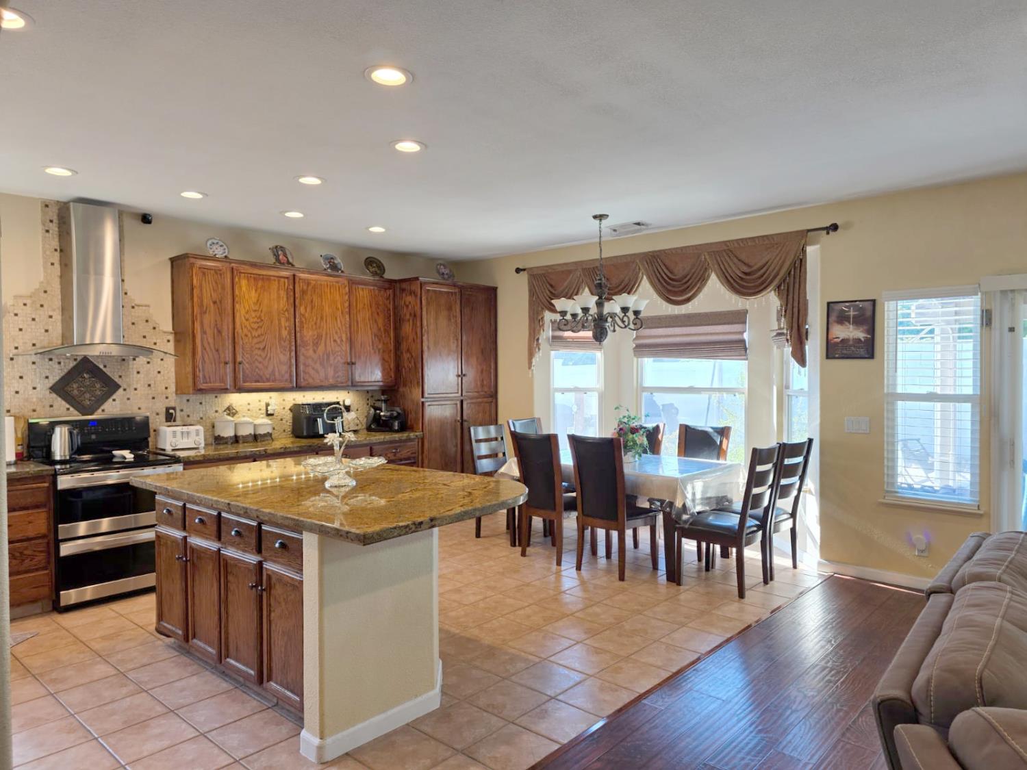 Detail Gallery Image 10 of 24 For 2693 Explorer Way, Turlock,  CA 95382 - 4 Beds | 2/1 Baths