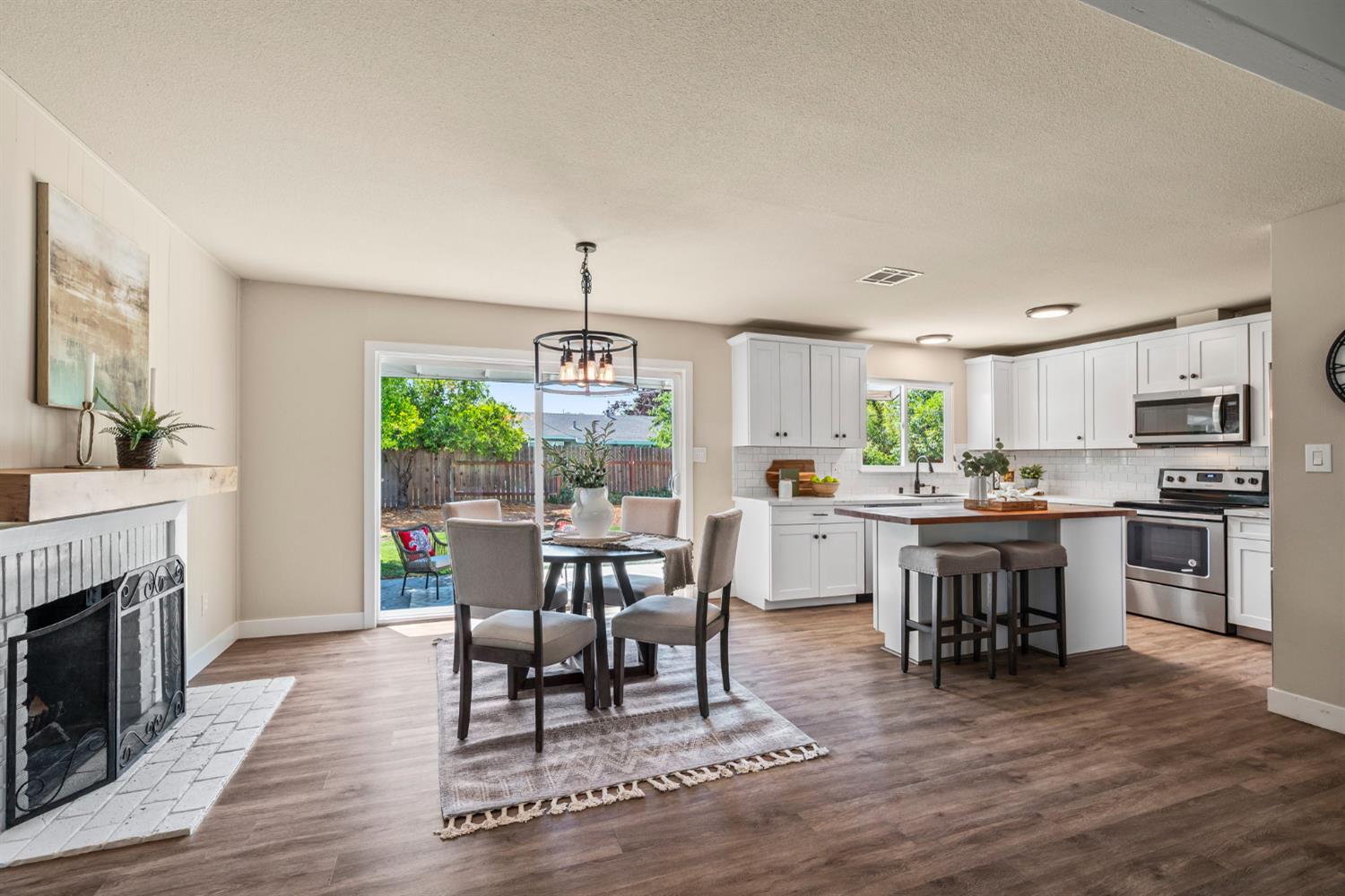Detail Gallery Image 12 of 29 For 3429 Rosemont Dr, Sacramento,  CA 95826 - 3 Beds | 2 Baths