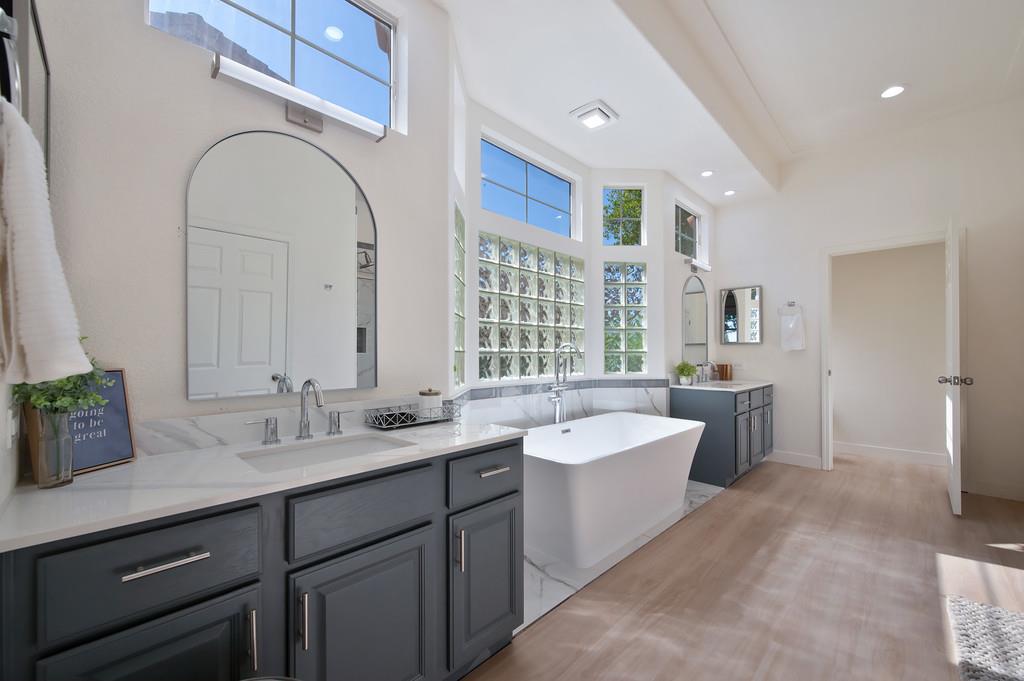 Detail Gallery Image 4 of 62 For 7576 Whistlestop Way, Roseville,  CA 95747 - 3 Beds | 2/1 Baths