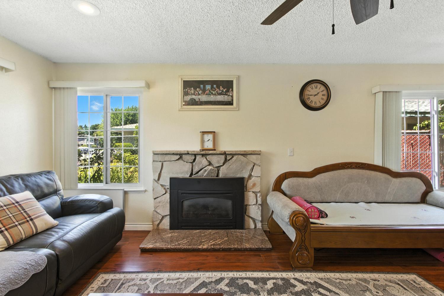 Detail Gallery Image 9 of 38 For 3347 Calico Ct, Sacramento,  CA 95826 - 4 Beds | 2/1 Baths