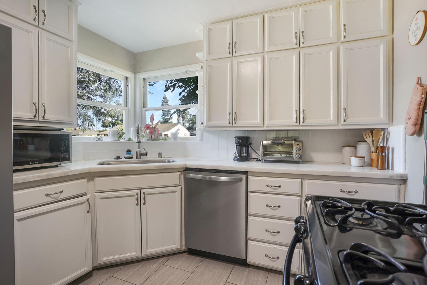 Detail Gallery Image 18 of 43 For 1355 Paloma Ave, Stockton,  CA 95209 - 3 Beds | 1/1 Baths