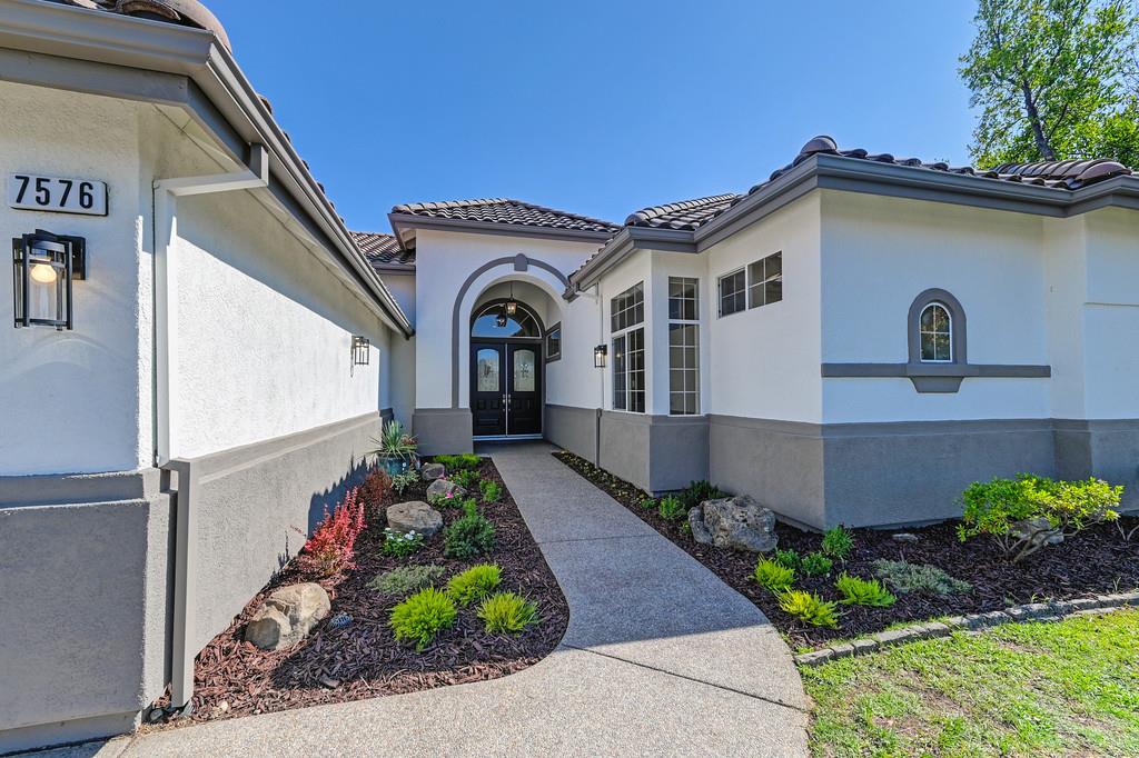 Detail Gallery Image 2 of 62 For 7576 Whistlestop Way, Roseville,  CA 95747 - 3 Beds | 2/1 Baths