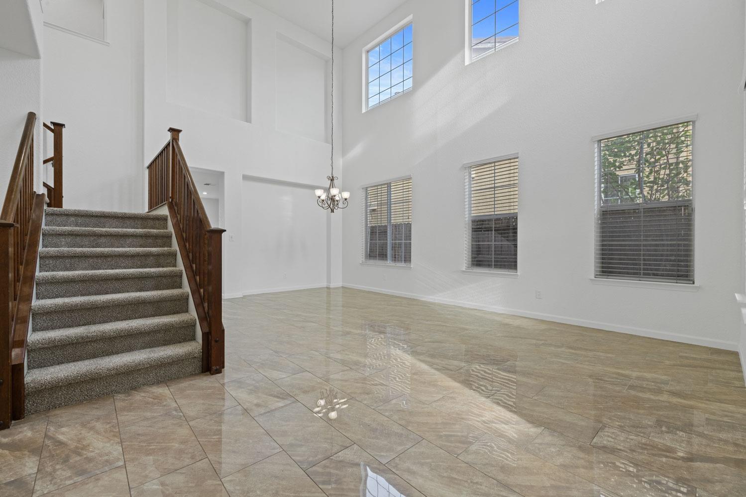 Detail Gallery Image 8 of 51 For 2905 Amir Pl, Modesto,  CA 95355 - 5 Beds | 2/1 Baths
