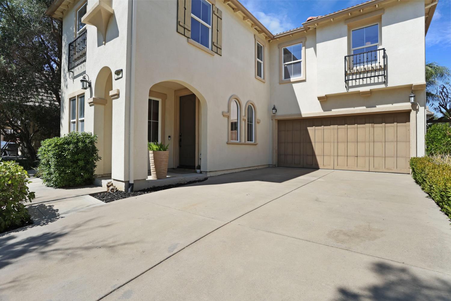 Detail Gallery Image 2 of 45 For 261 W Prosperidad Way, Mountain House,  CA 95391 - 4 Beds | 2/1 Baths
