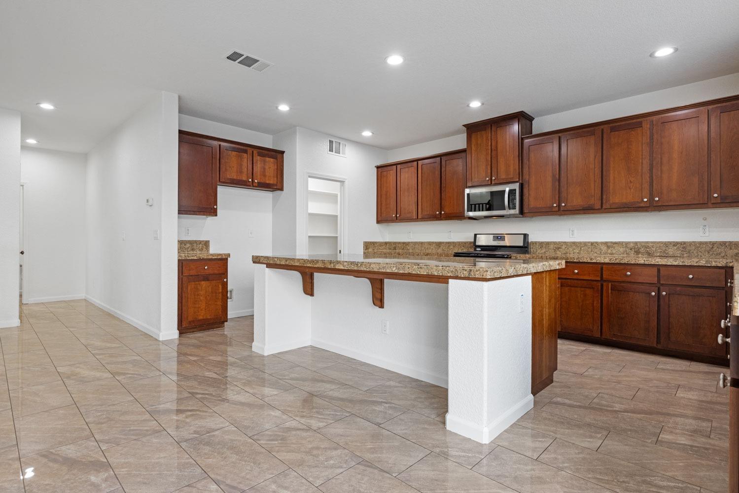 Detail Gallery Image 18 of 51 For 2905 Amir Pl, Modesto,  CA 95355 - 5 Beds | 2/1 Baths