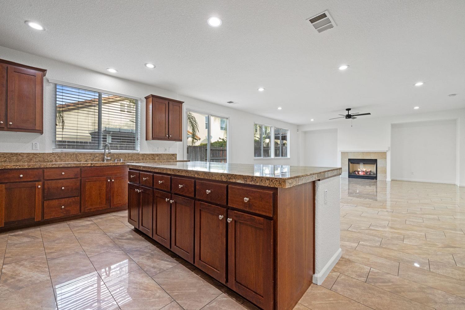 Detail Gallery Image 20 of 51 For 2905 Amir Pl, Modesto,  CA 95355 - 5 Beds | 2/1 Baths