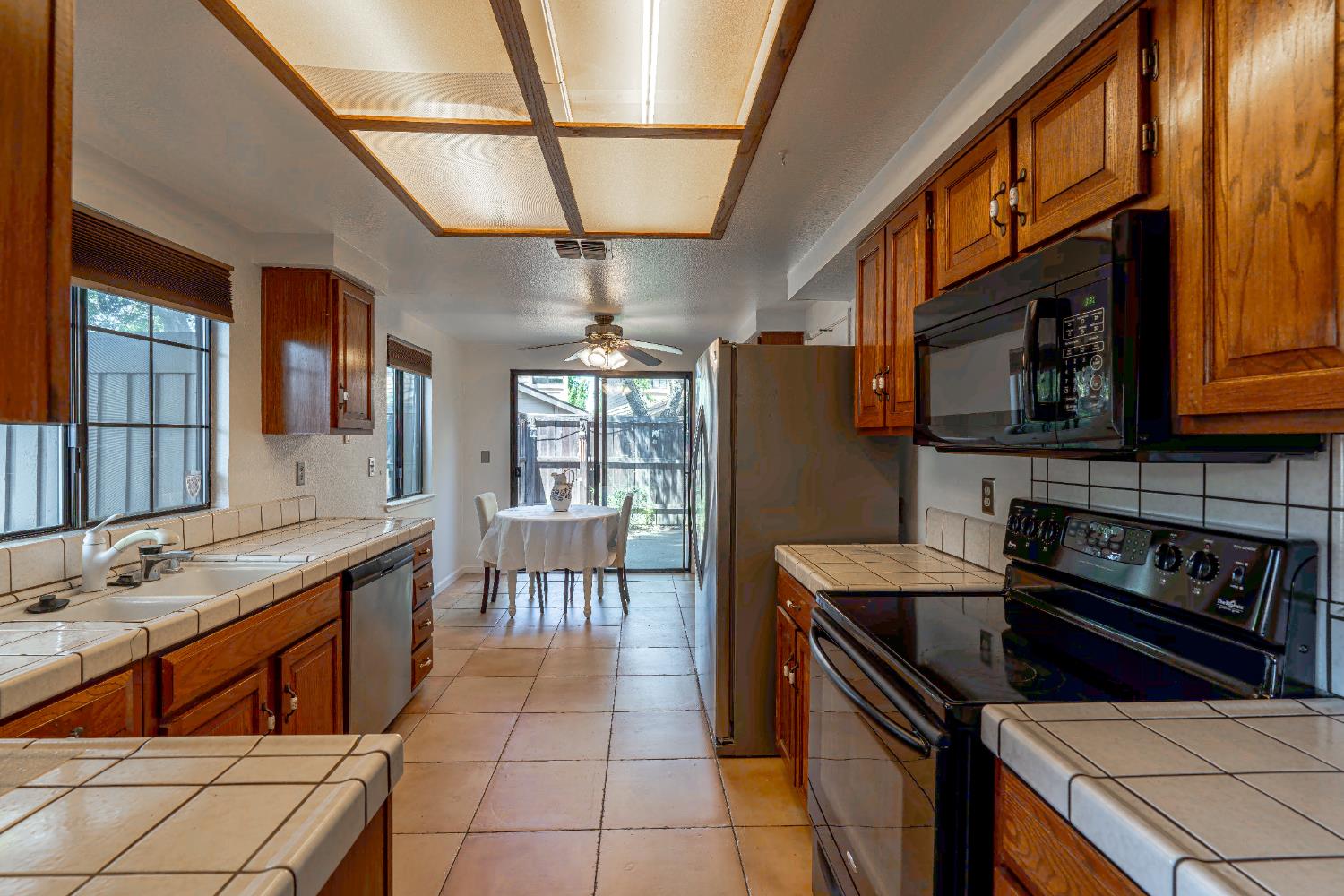 Detail Gallery Image 25 of 47 For 8140 Maderia Port Ln, Fair Oaks,  CA 95628 - 2 Beds | 2 Baths