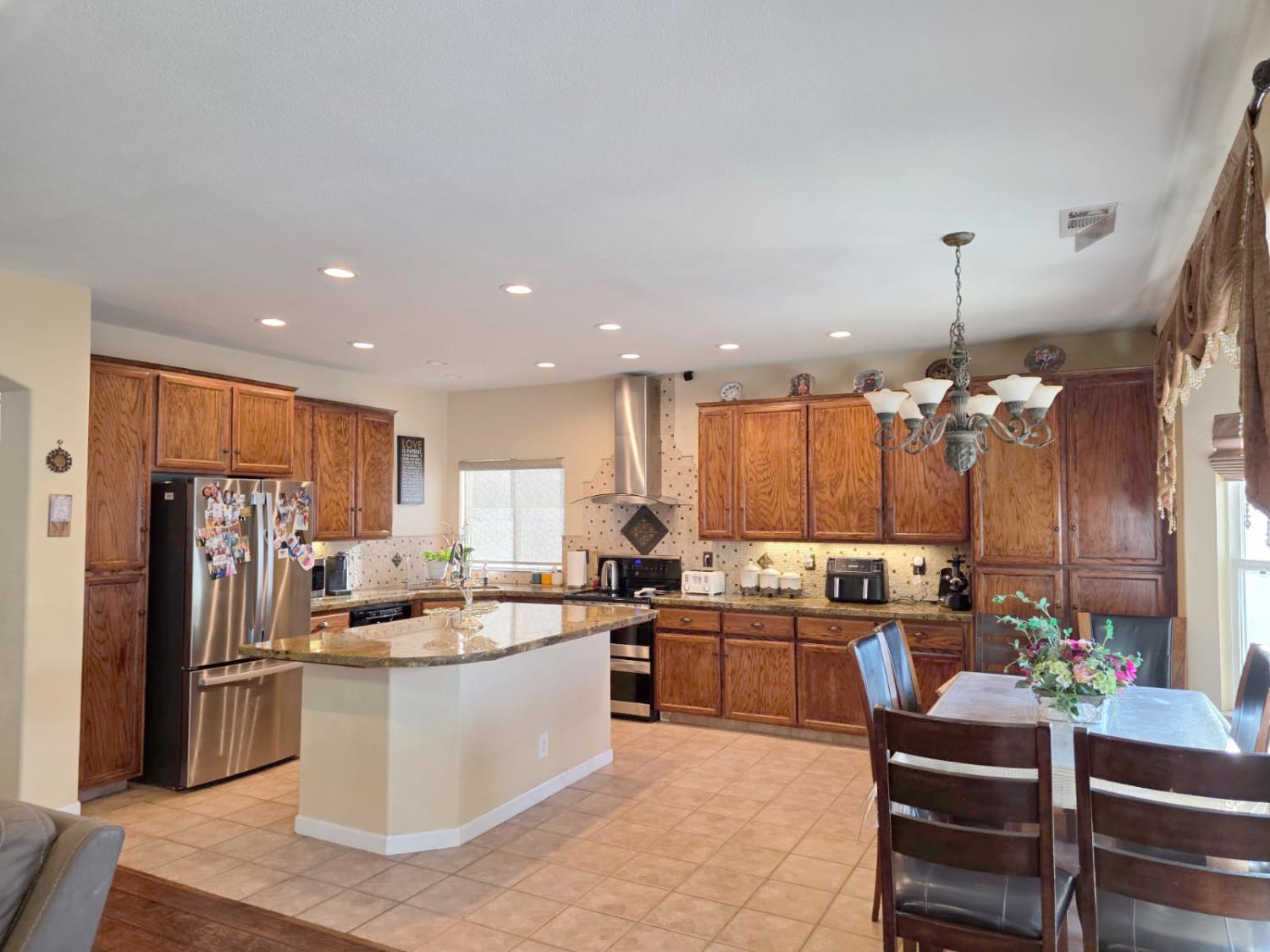 Detail Gallery Image 6 of 24 For 2693 Explorer Way, Turlock,  CA 95382 - 4 Beds | 2/1 Baths
