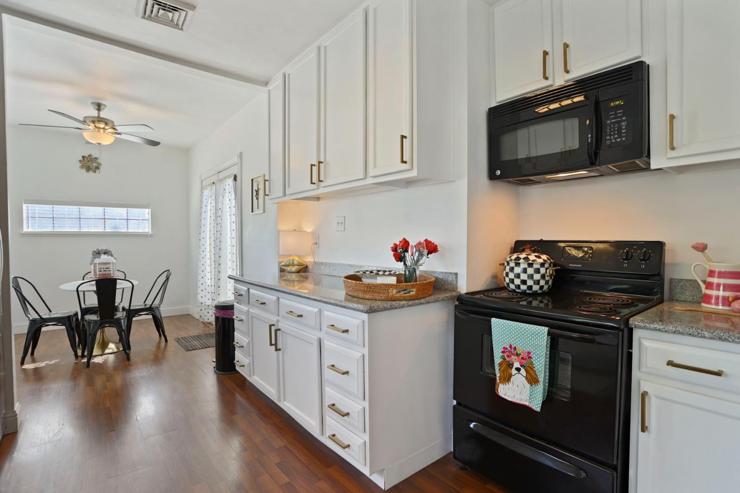 Detail Gallery Image 13 of 39 For 430 Bedford Rd, Stockton,  CA 95204 - 2 Beds | 1 Baths