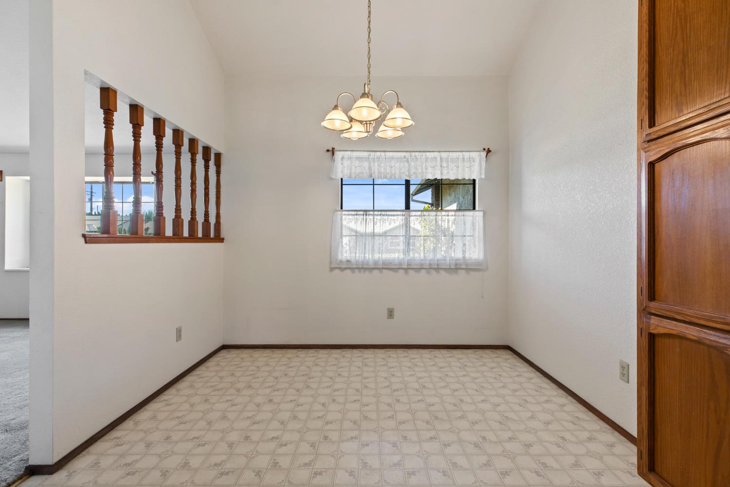 Detail Gallery Image 6 of 33 For 1729 Truckee Way, Modesto,  CA 95351 - 3 Beds | 2 Baths