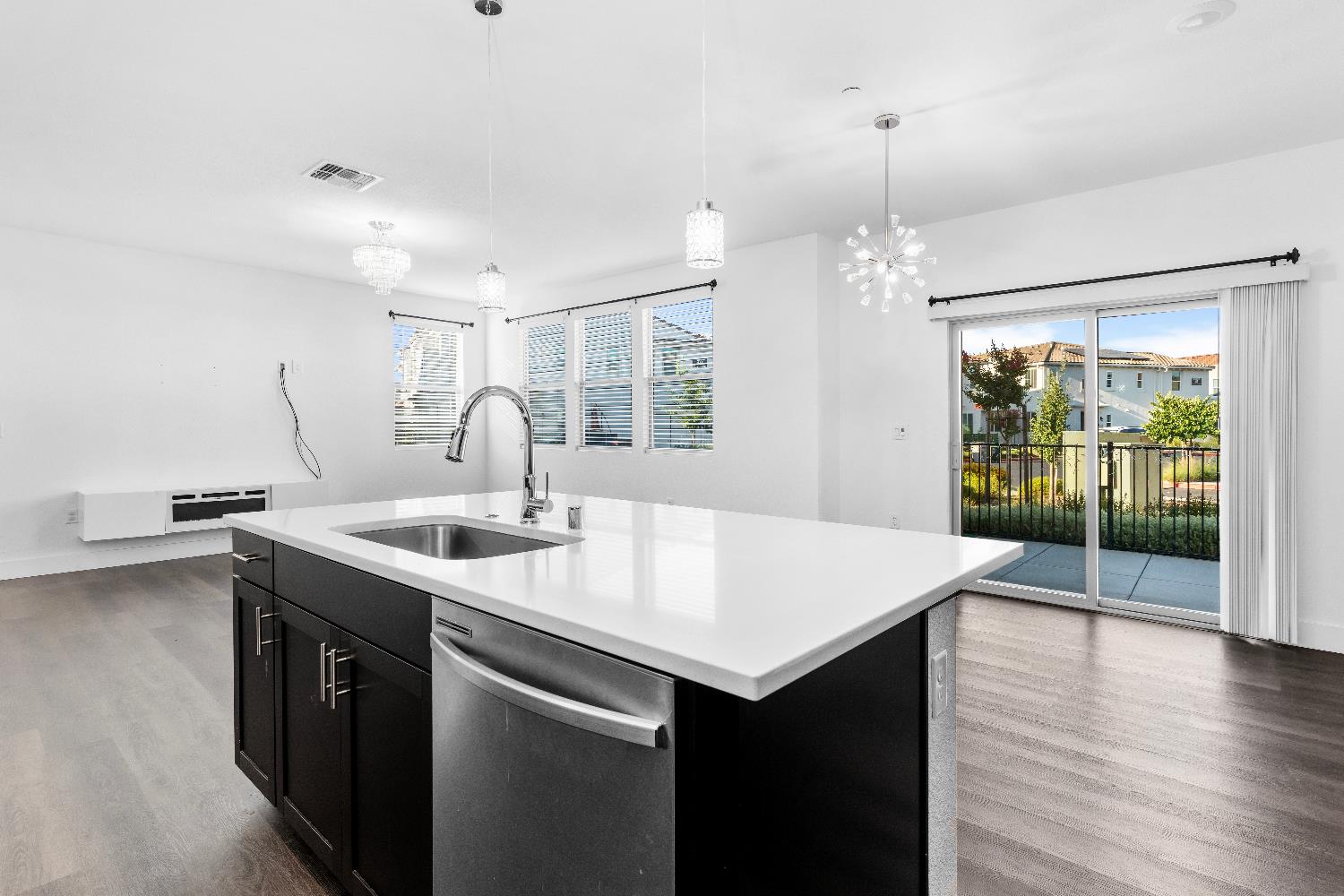 Detail Gallery Image 14 of 48 For 5301 E Commerce Way #23103,  Sacramento,  CA 95835 - 3 Beds | 3 Baths