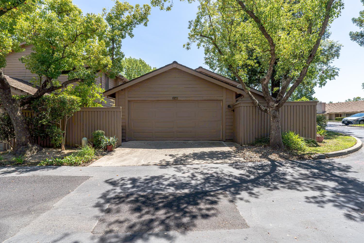 Detail Gallery Image 4 of 47 For 8140 Maderia Port Ln, Fair Oaks,  CA 95628 - 2 Beds | 2 Baths
