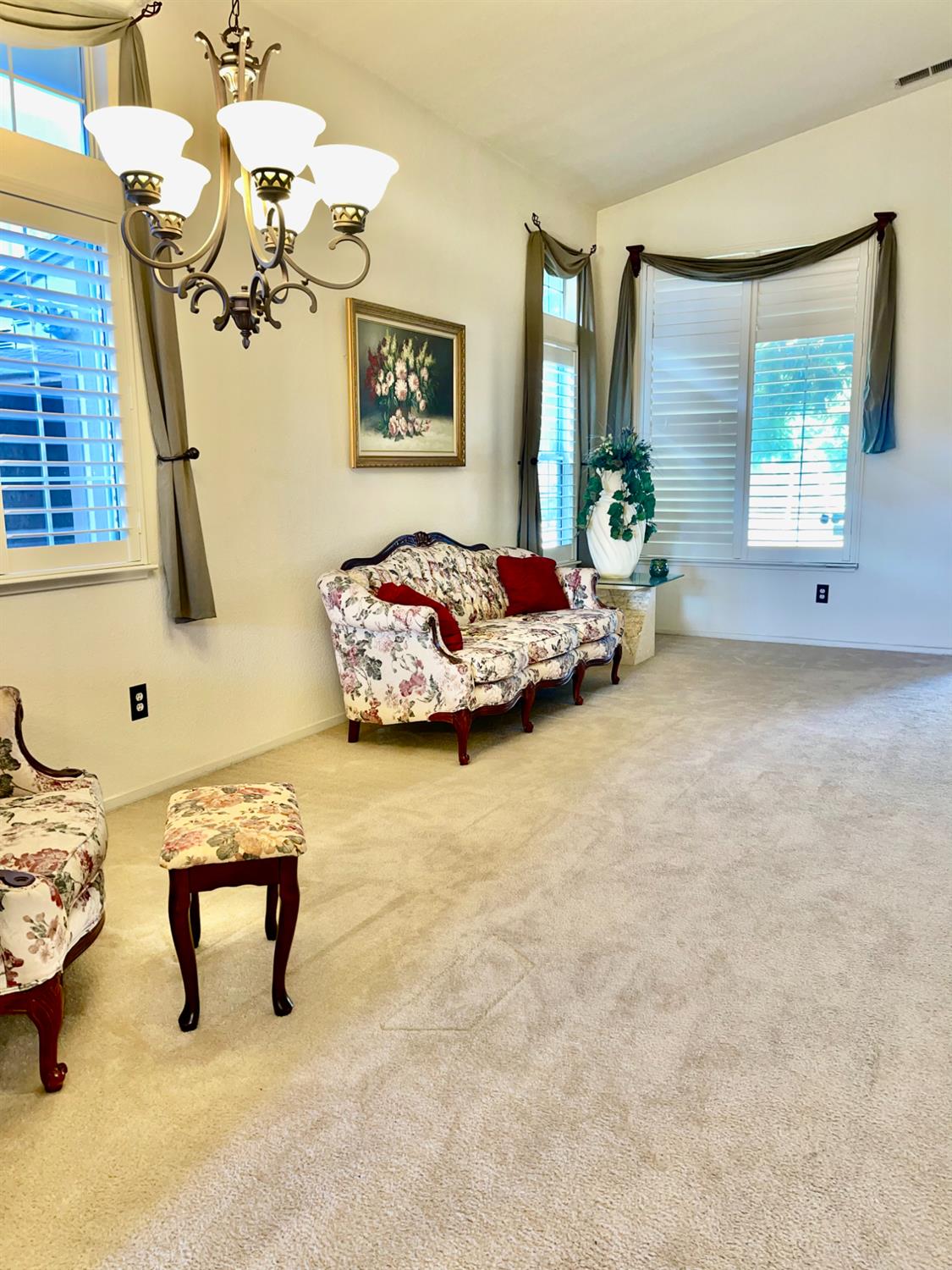 Detail Gallery Image 4 of 33 For 2807 Turnbuckle Cir, Elk Grove,  CA 95758 - 3 Beds | 2 Baths