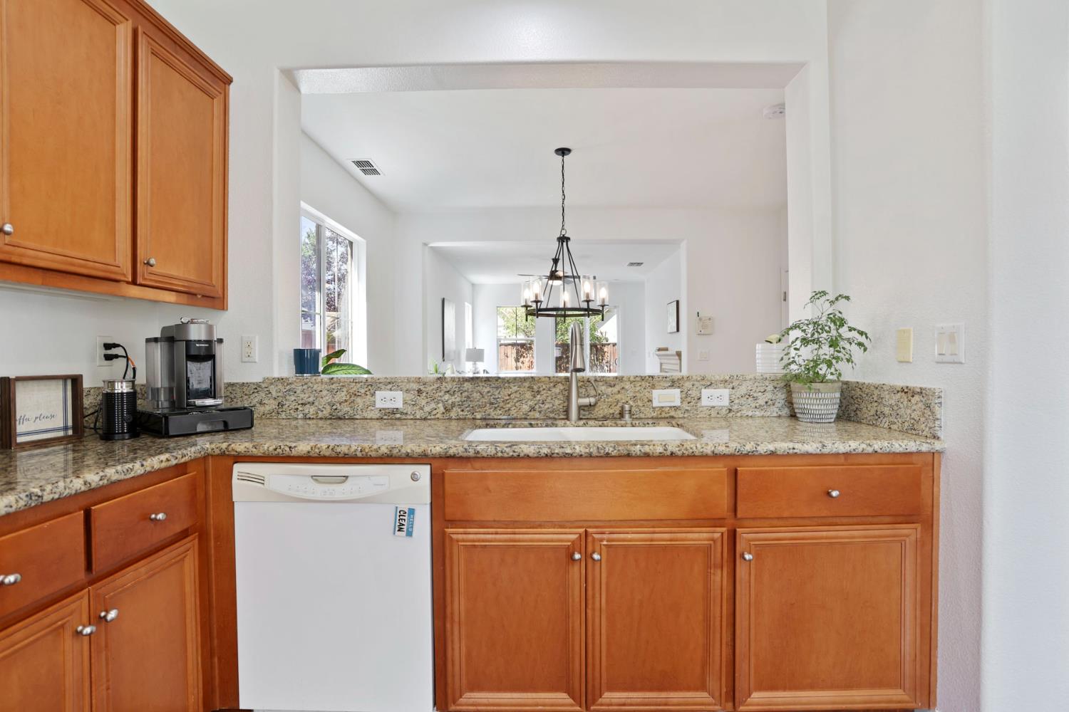 Detail Gallery Image 10 of 45 For 261 W Prosperidad Way, Mountain House,  CA 95391 - 4 Beds | 2/1 Baths