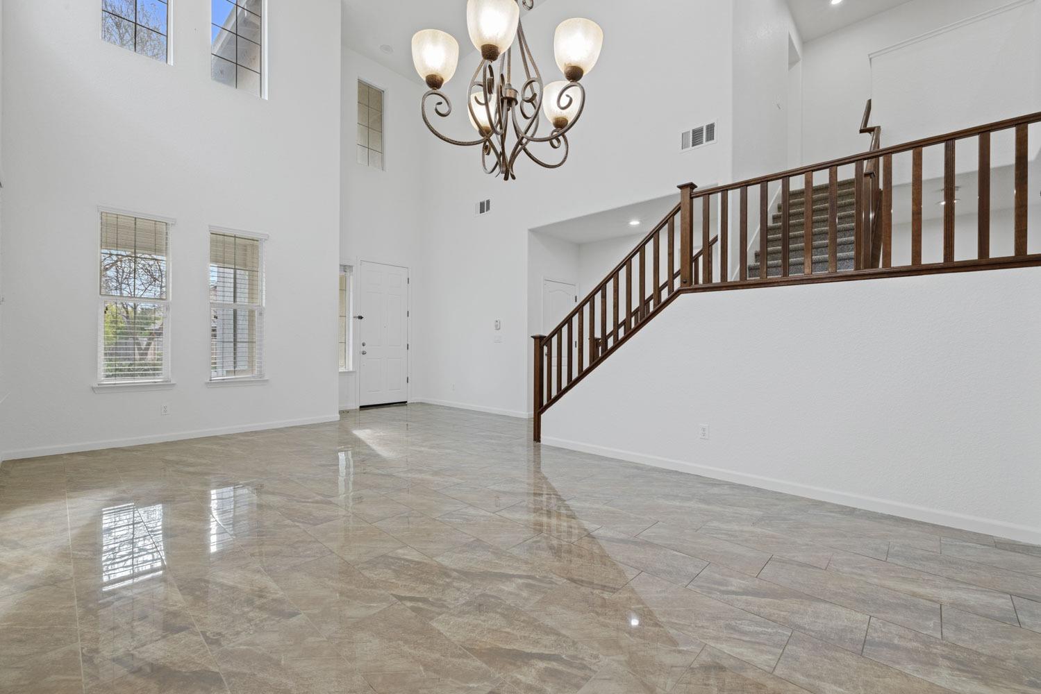 Detail Gallery Image 11 of 51 For 2905 Amir Pl, Modesto,  CA 95355 - 5 Beds | 2/1 Baths