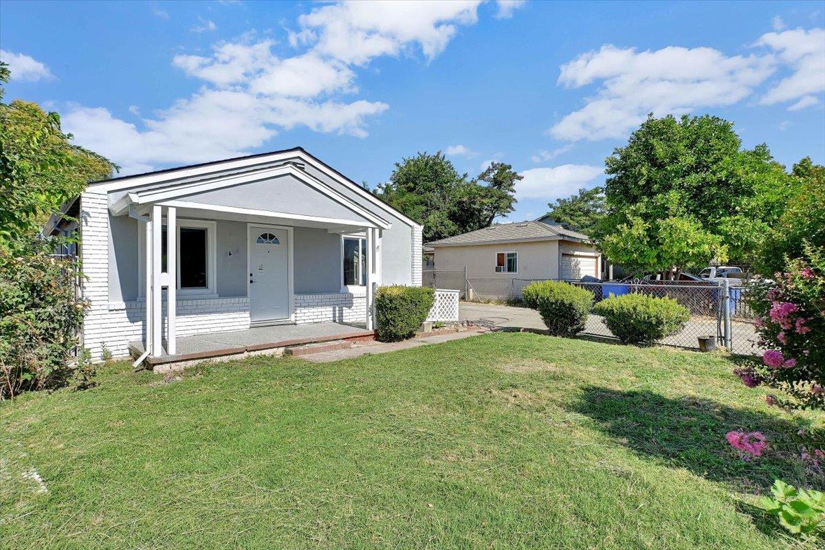 Detail Gallery Image 3 of 38 For 3605 Branch St, Sacramento,  CA 95838 - 3 Beds | 2 Baths