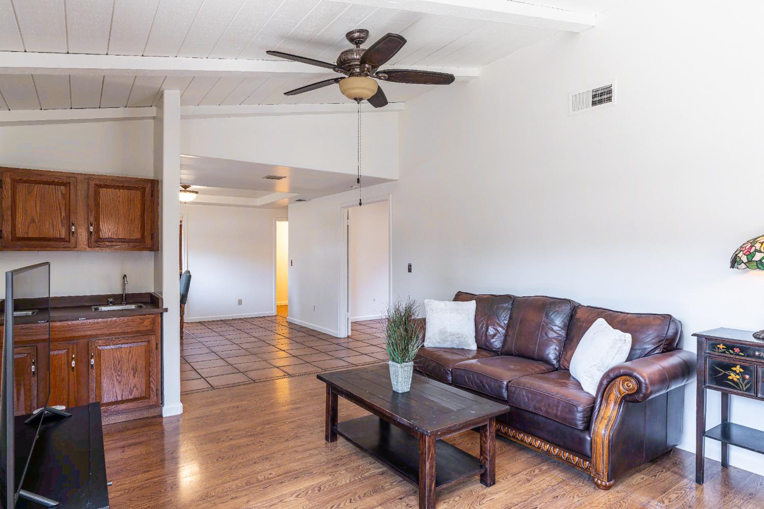 Detail Gallery Image 11 of 47 For 8140 Maderia Port Ln, Fair Oaks,  CA 95628 - 2 Beds | 2 Baths