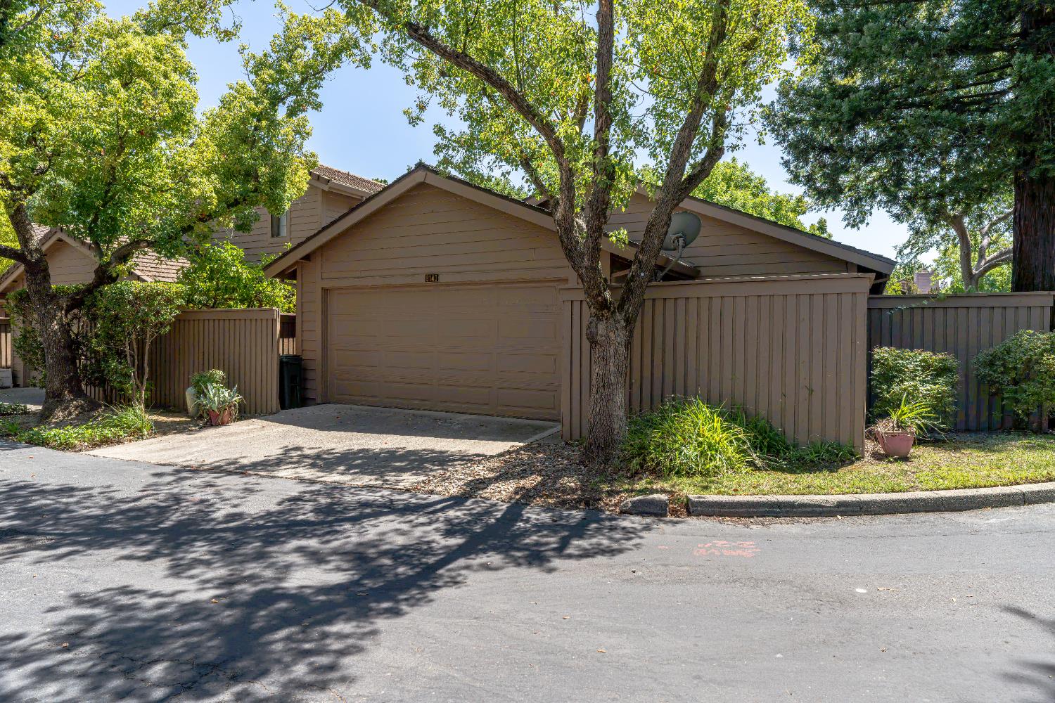 Detail Gallery Image 5 of 47 For 8140 Maderia Port Ln, Fair Oaks,  CA 95628 - 2 Beds | 2 Baths