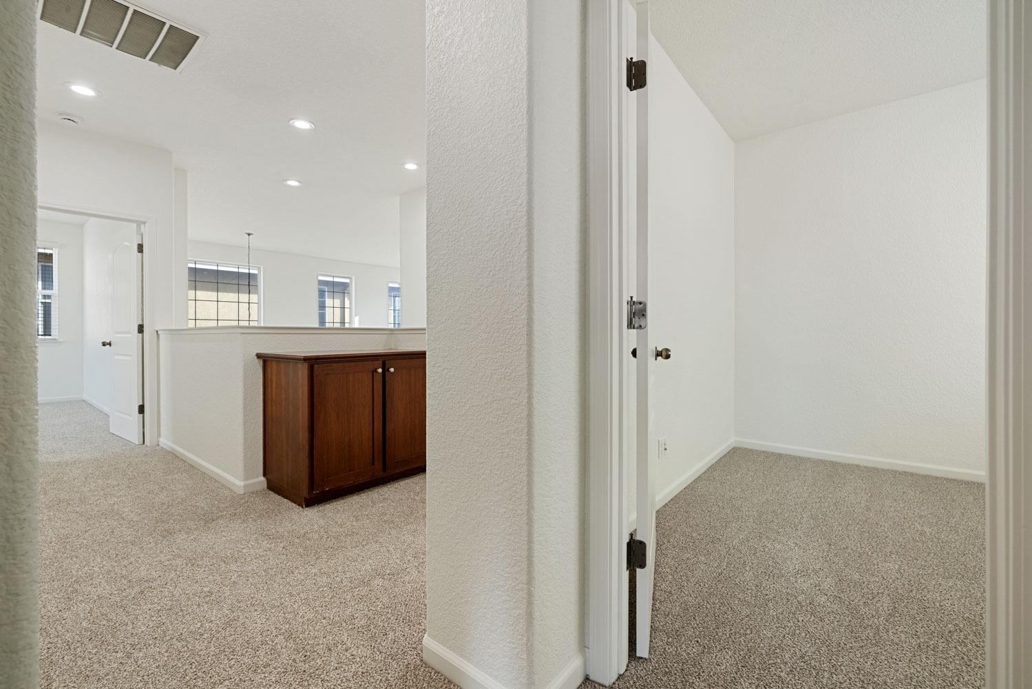 Detail Gallery Image 30 of 51 For 2905 Amir Pl, Modesto,  CA 95355 - 5 Beds | 2/1 Baths